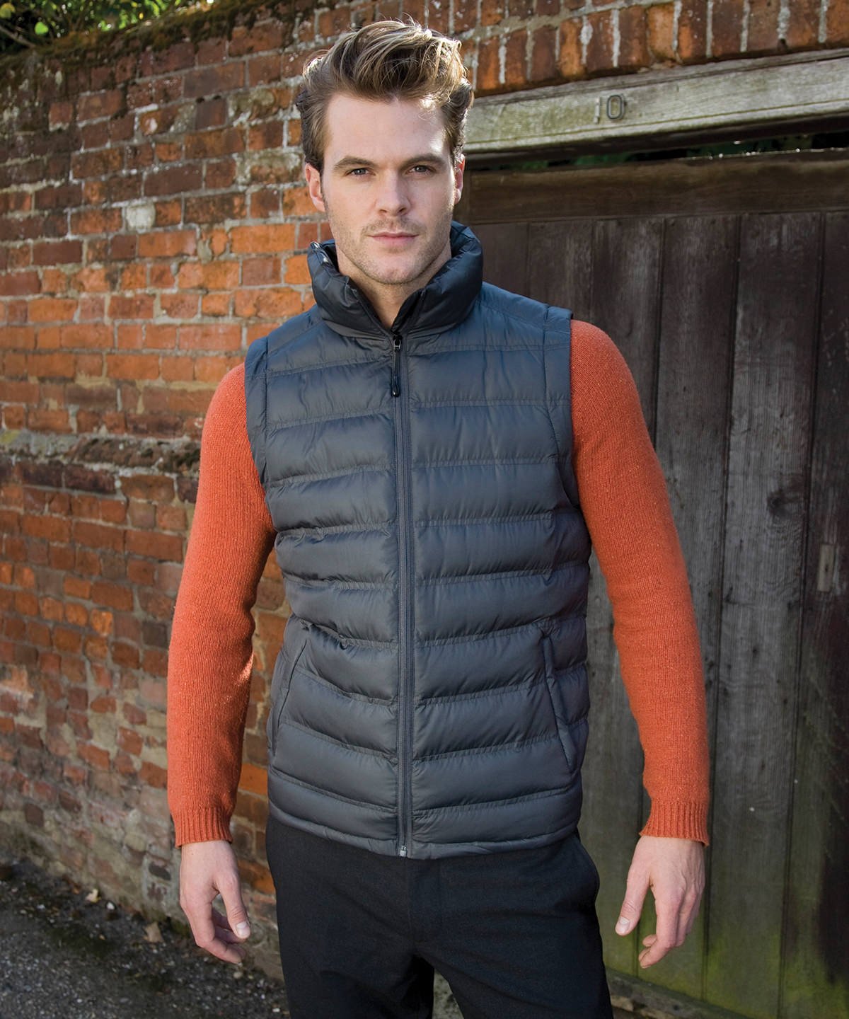 Model wearing the R193M puffer gilet, demonstrating the modern fit and lightweight insulation for active use.