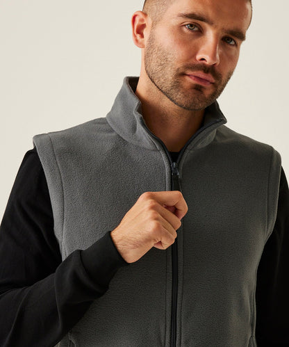 Detail view of the RG185 bodywarmer  fleece collar and zip 